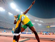 开云体育在线-圣西罗的黑色风暴，莱奥双响撕裂巴黎，红黑军团上演绝境重生