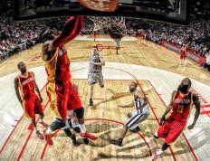 开云体育入口-金字塔尖的凝视，当孙兴慜的荣耀照亮埃及的千年星光