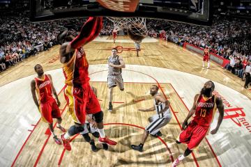 开云体育入口-金字塔尖的凝视，当孙兴慜的荣耀照亮埃及的千年星光