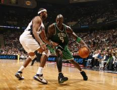 开云官网-0.5秒绝境与48分钟独舞，德罗赞扛起热火逆转雄鹿的沉默史诗