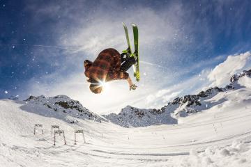 开云平台-乒乓绝技绿茵再现，许昕致命弧线助英格兰力克瑞典