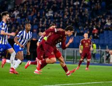 开云体育APP下载-意大利大胜希腊，赛季状态回暖，抢眼登顶