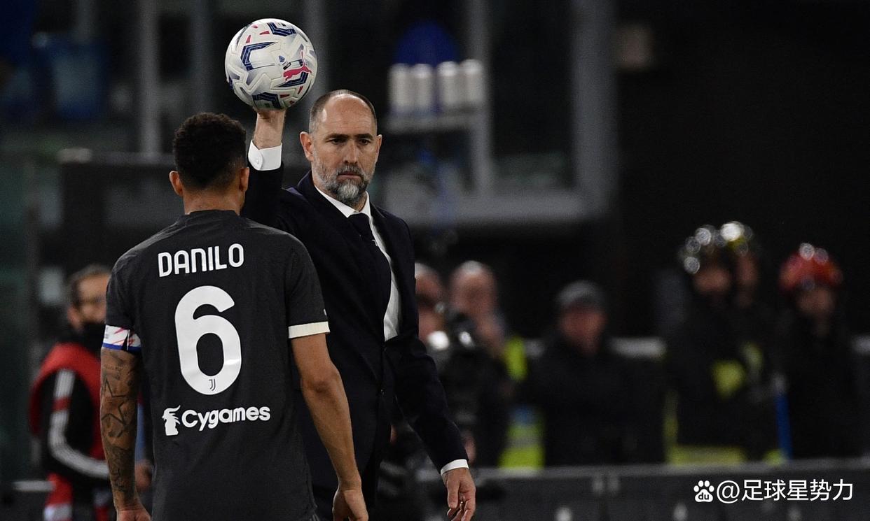 开云APP-尤文图斯主教练神秘示意,球队面临战术调整的简单介绍