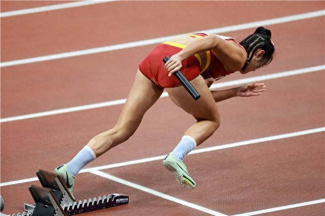 开云体育下载-短跑选手勇擒金牌，备战继续努力