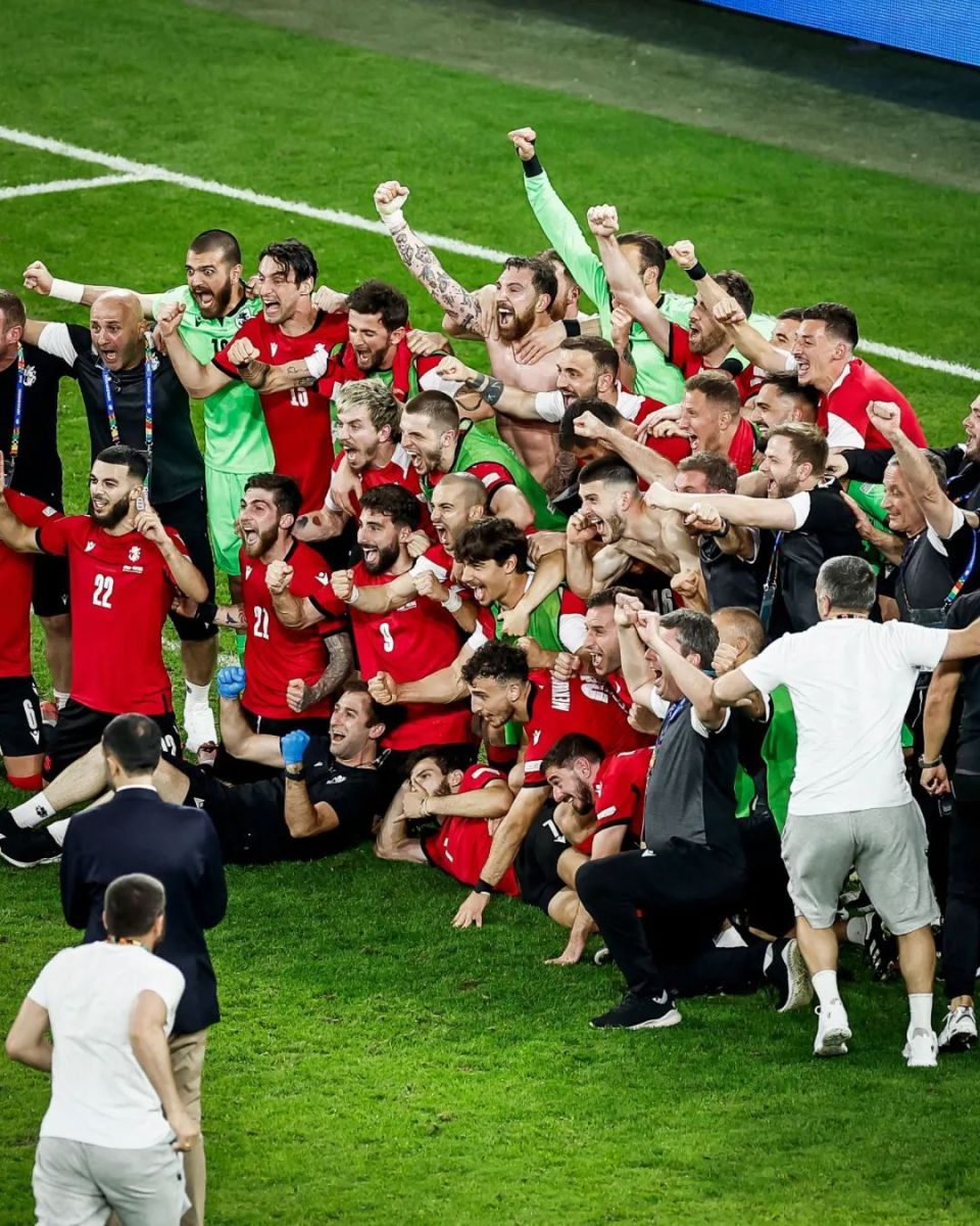 开云体育在线-包含罗马尼亚险胜波兰，晋级希望颇大的词条