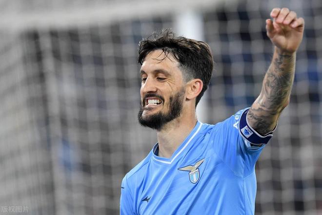 开云下载-包含国际米兰后防包夹成功，挡住对手进攻的词条