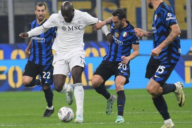 开云体育下载-那不勒斯中场频频抢断,制造对手失误的简单介绍