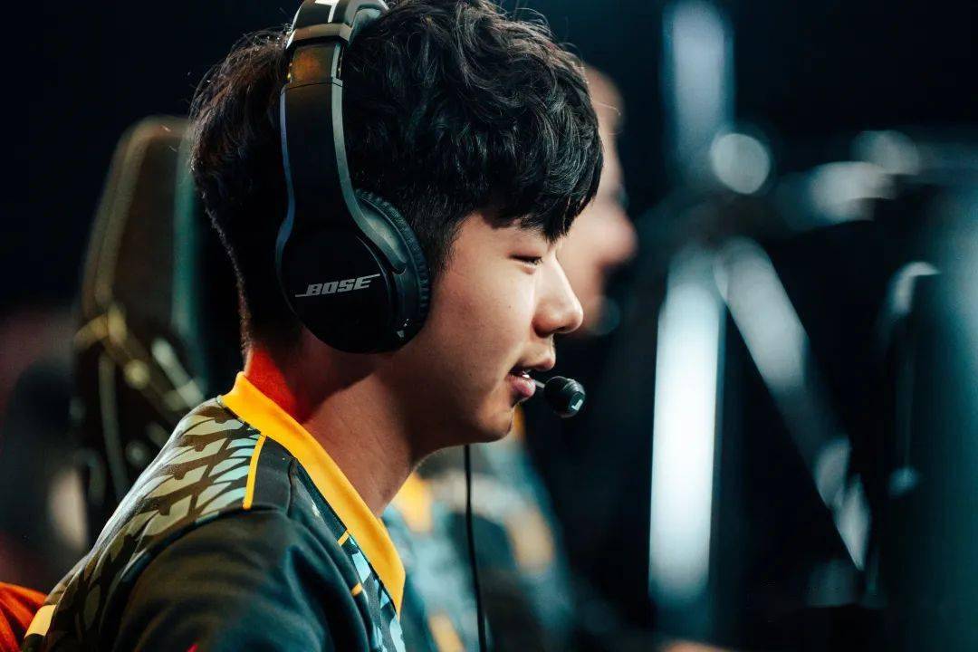 开云体育入口-PSG血洗100T，Oner拿下关键大龙鏖战多局半决赛，让粉丝疯狂欢呼