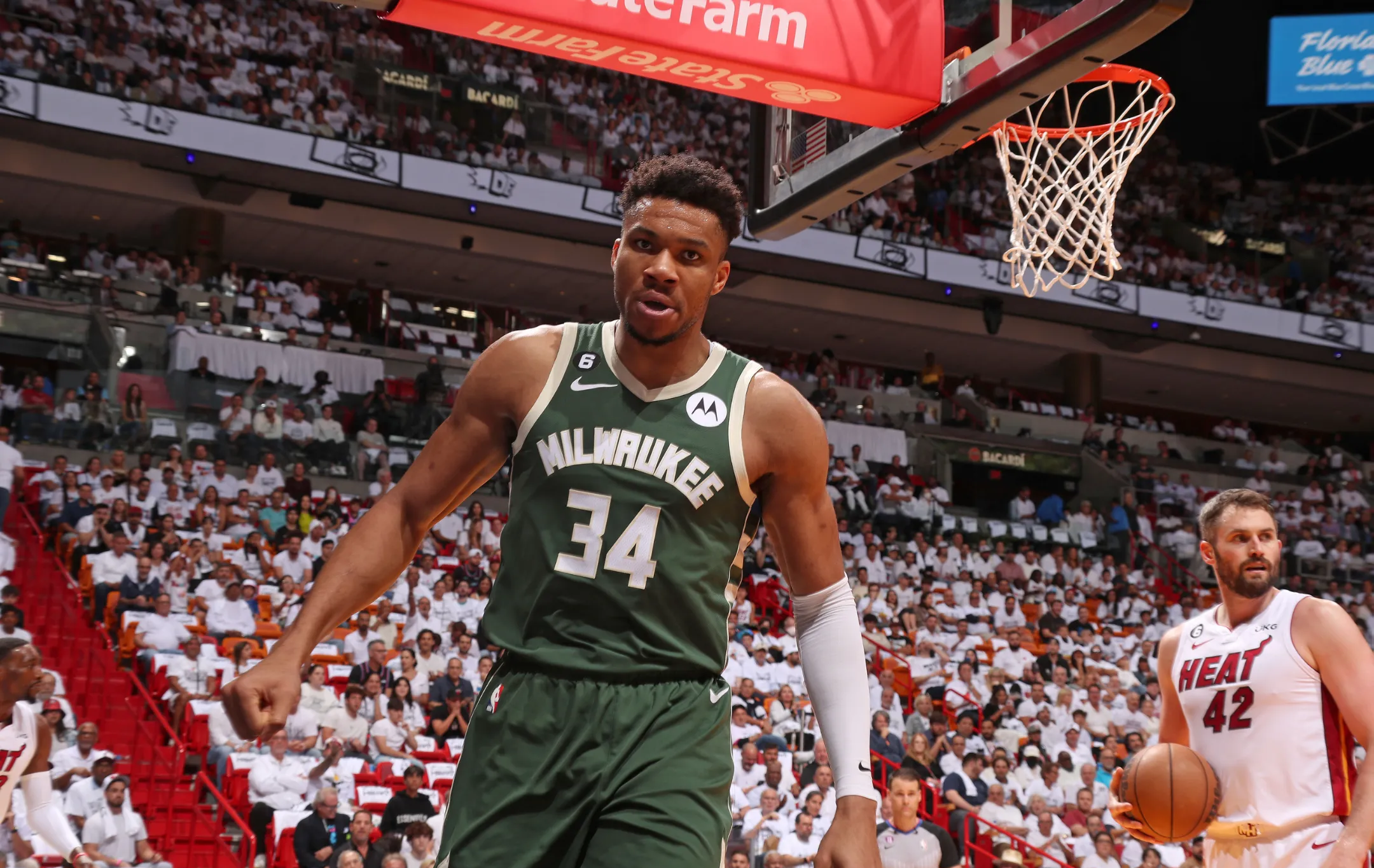 开云体育入口-雄鹿横扫活塞,轻松晋级东部决赛的简单介绍