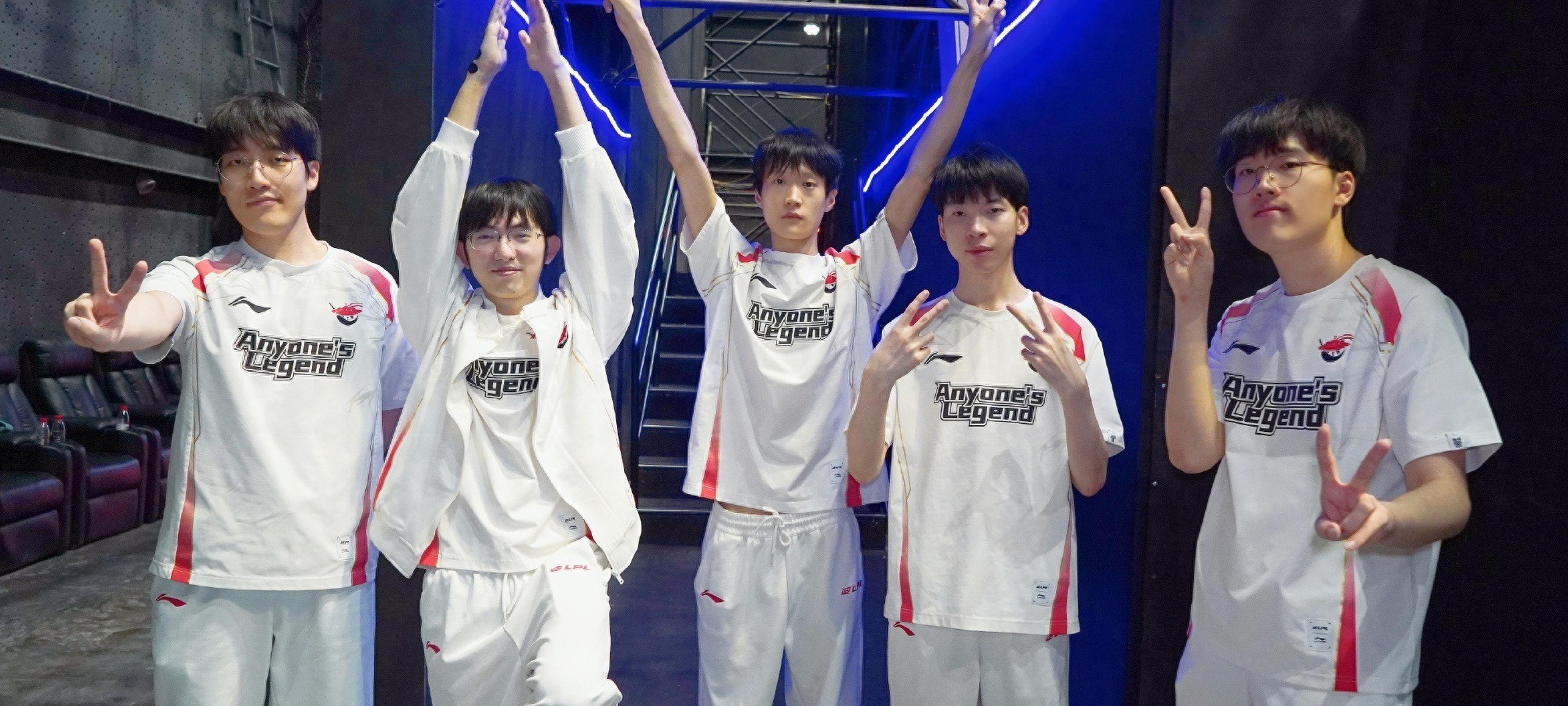 开云体育app-SHR横扫BLG，Jankos关键团战开团秒人宿敌对决小组赛，引爆全场热议