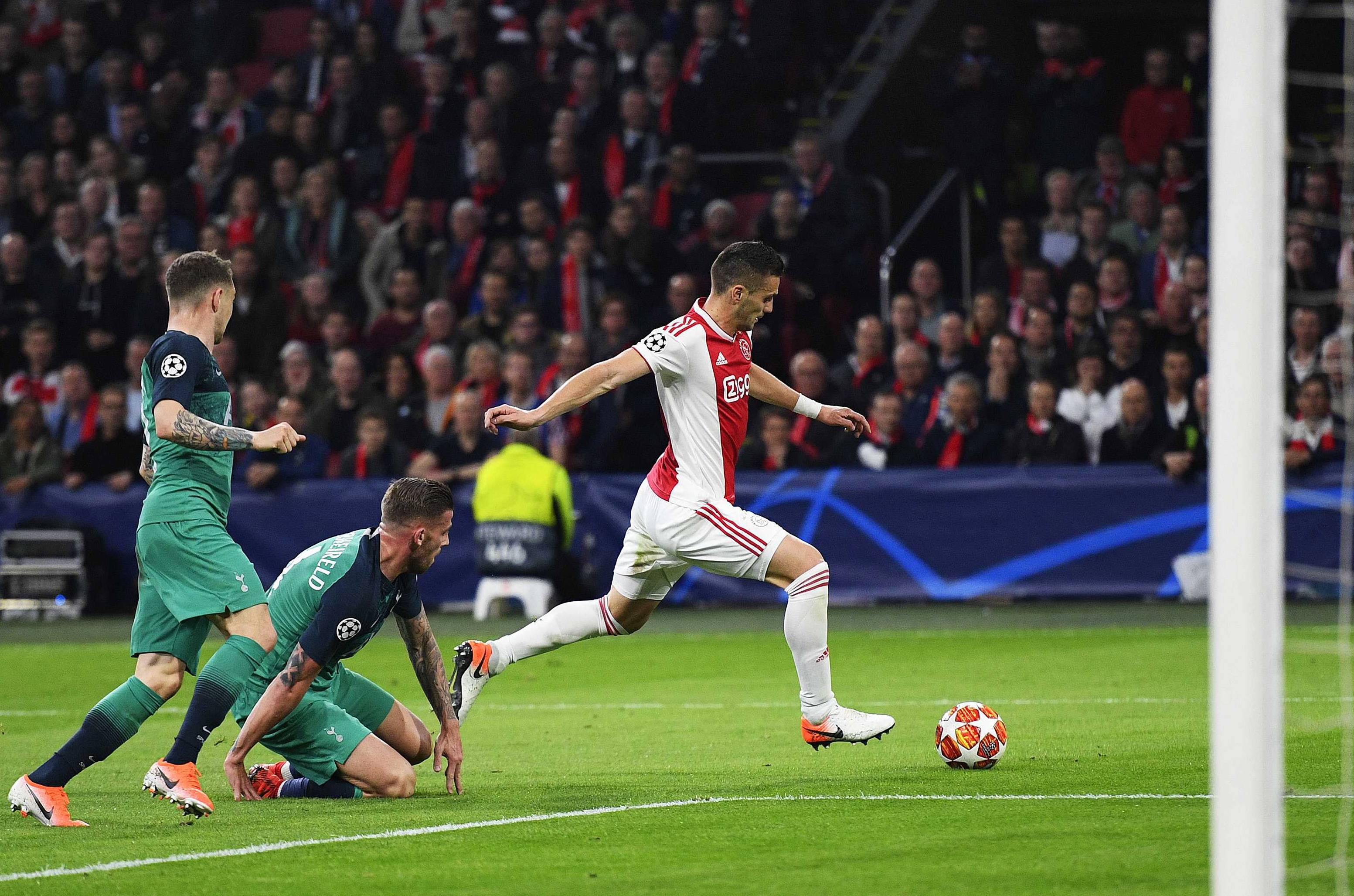 开云官网-谢菲联中场精彩助攻，助球队继续保持不败的简单介绍