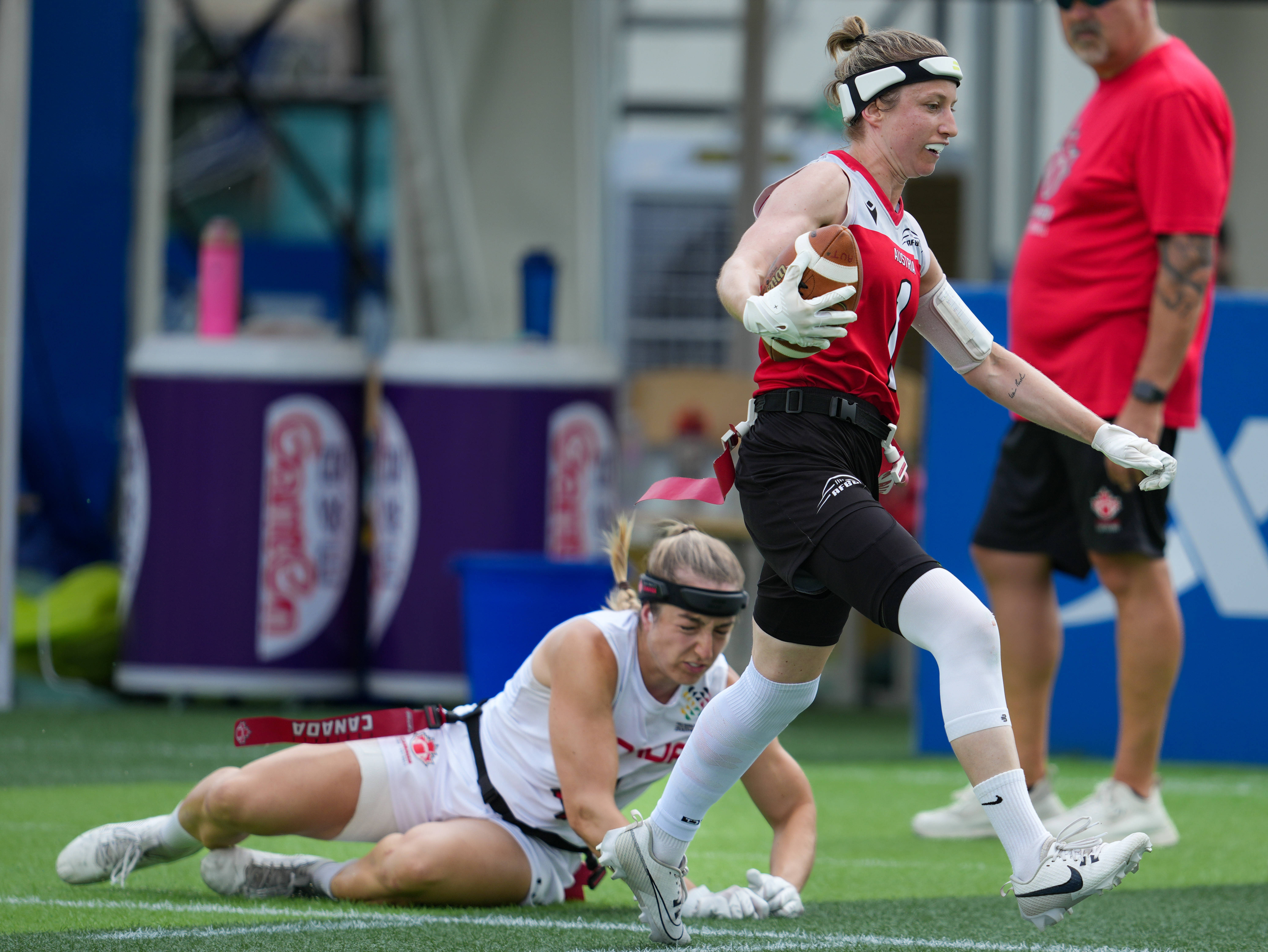 开云官网-加拿大队大获全胜，晋级半决赛对阵德国