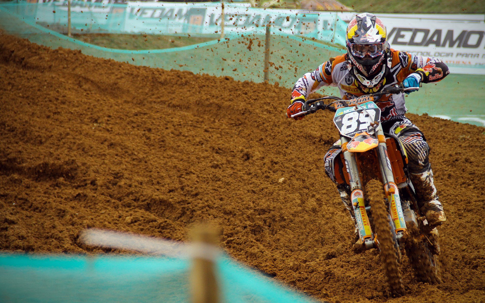 开云官方app入口-琥珀色赛道，当拉塞尔在不可能的时间，押注不可能的选择